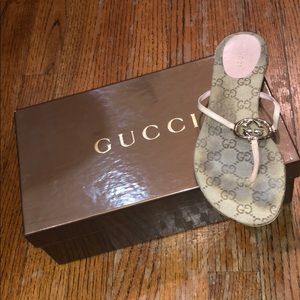 Pink Gucci GG leather thong sandals. Size 7
